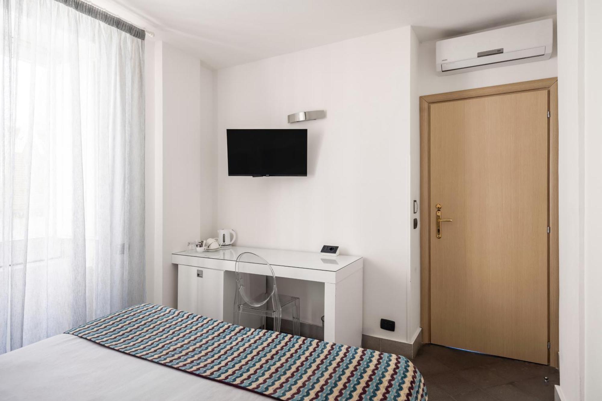 Small Double Room,1758573484:JPEG